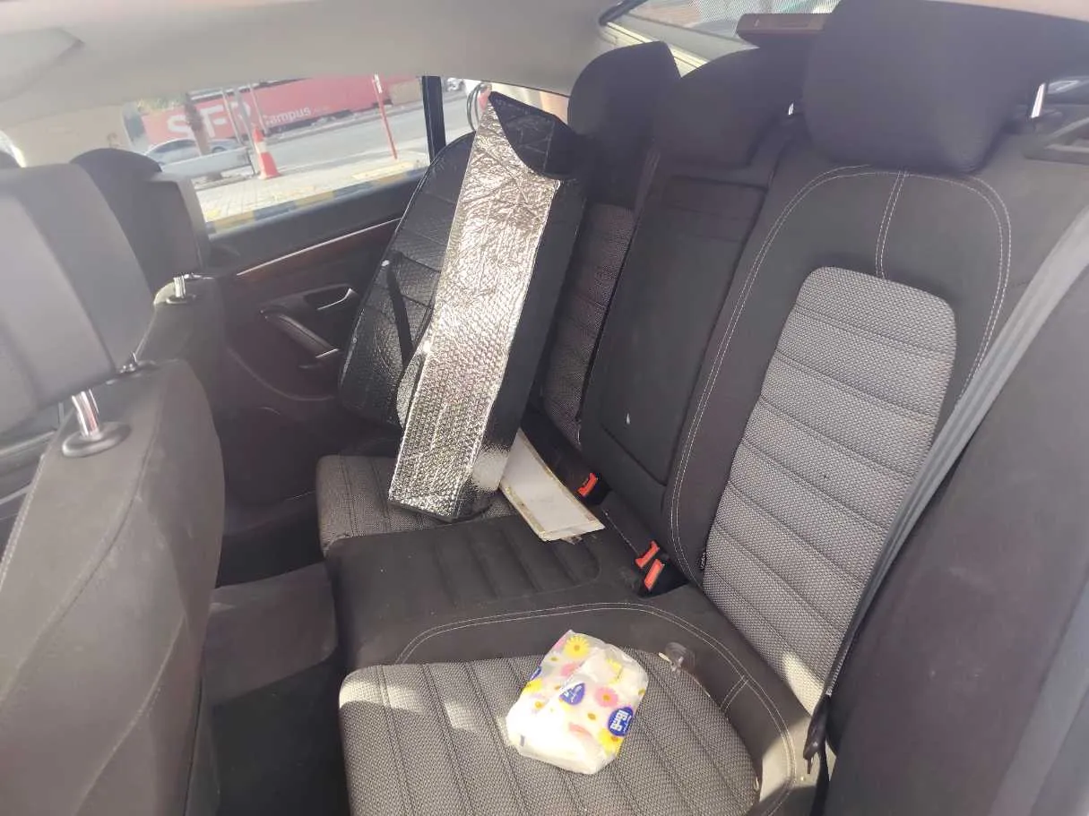 Car image 14