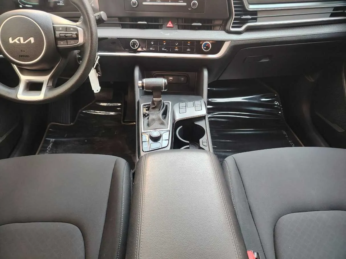 Car image 26