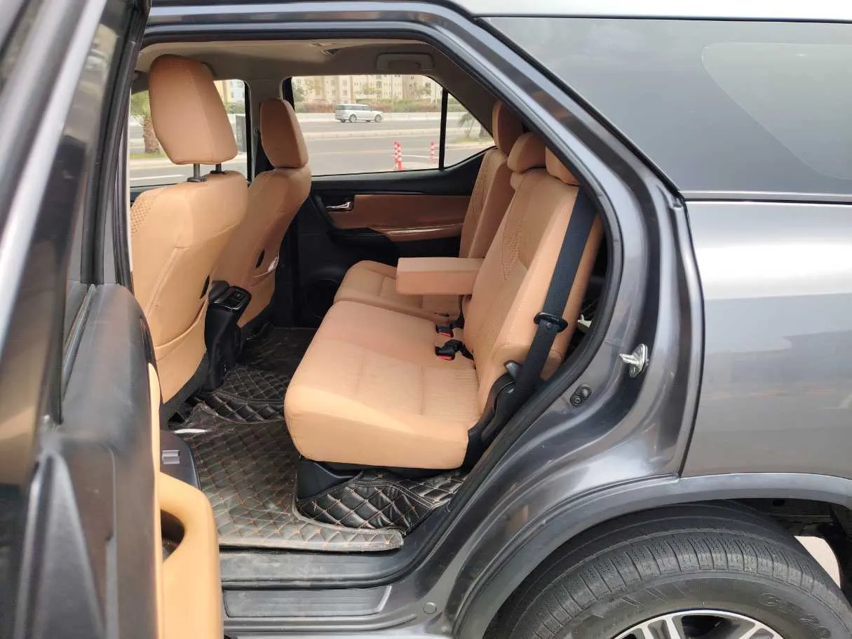 Car image 15