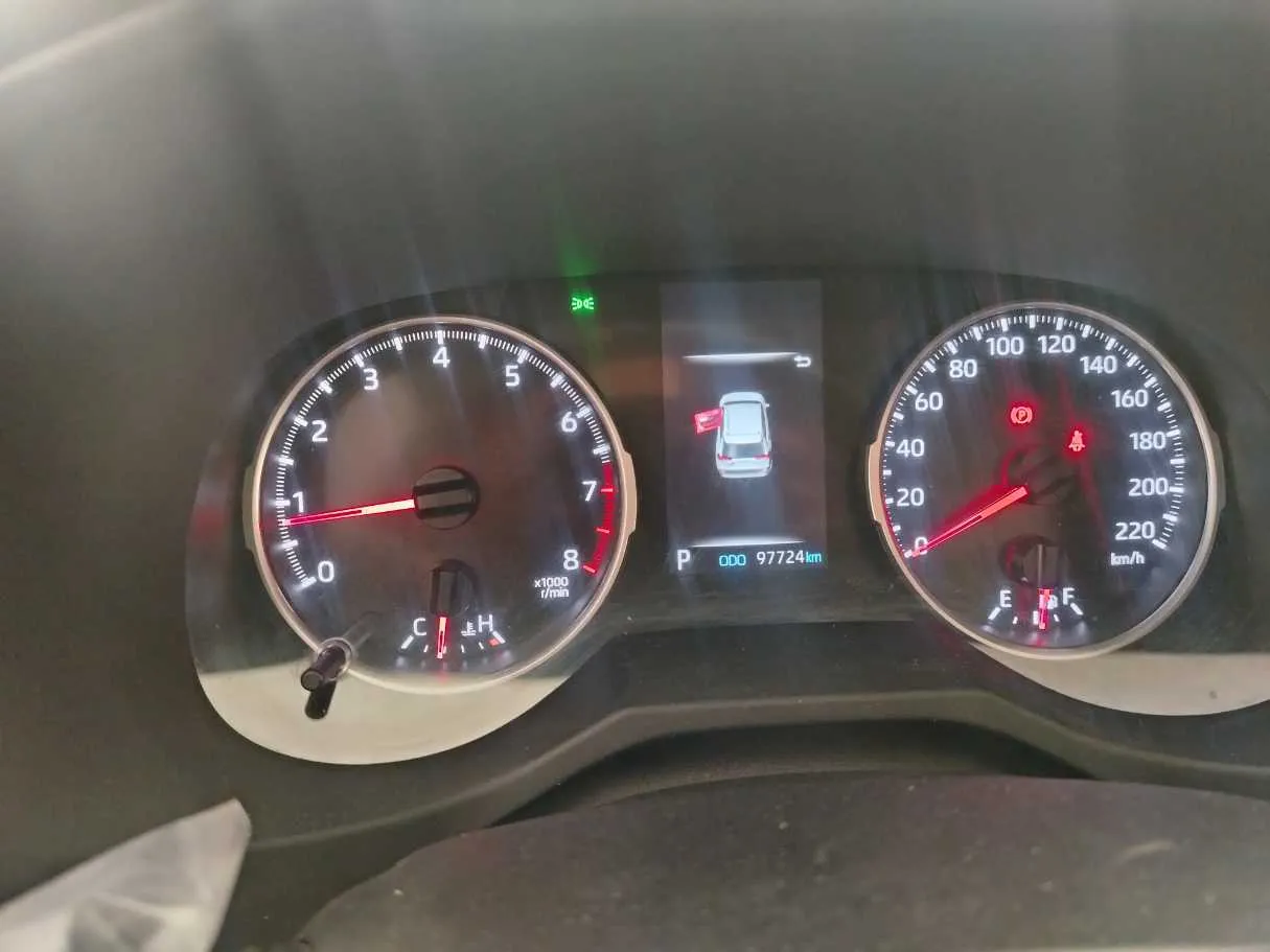 Car image 25