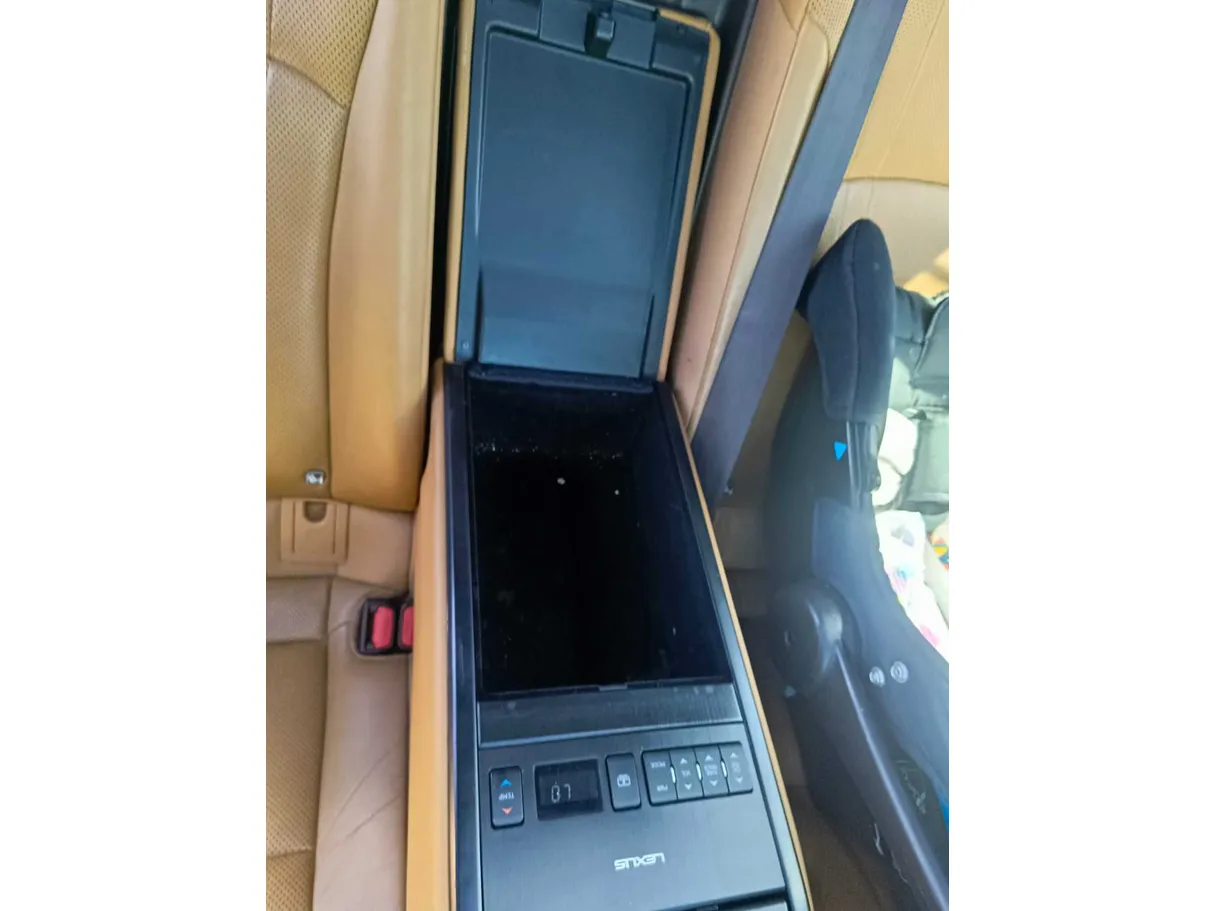 Car image 37