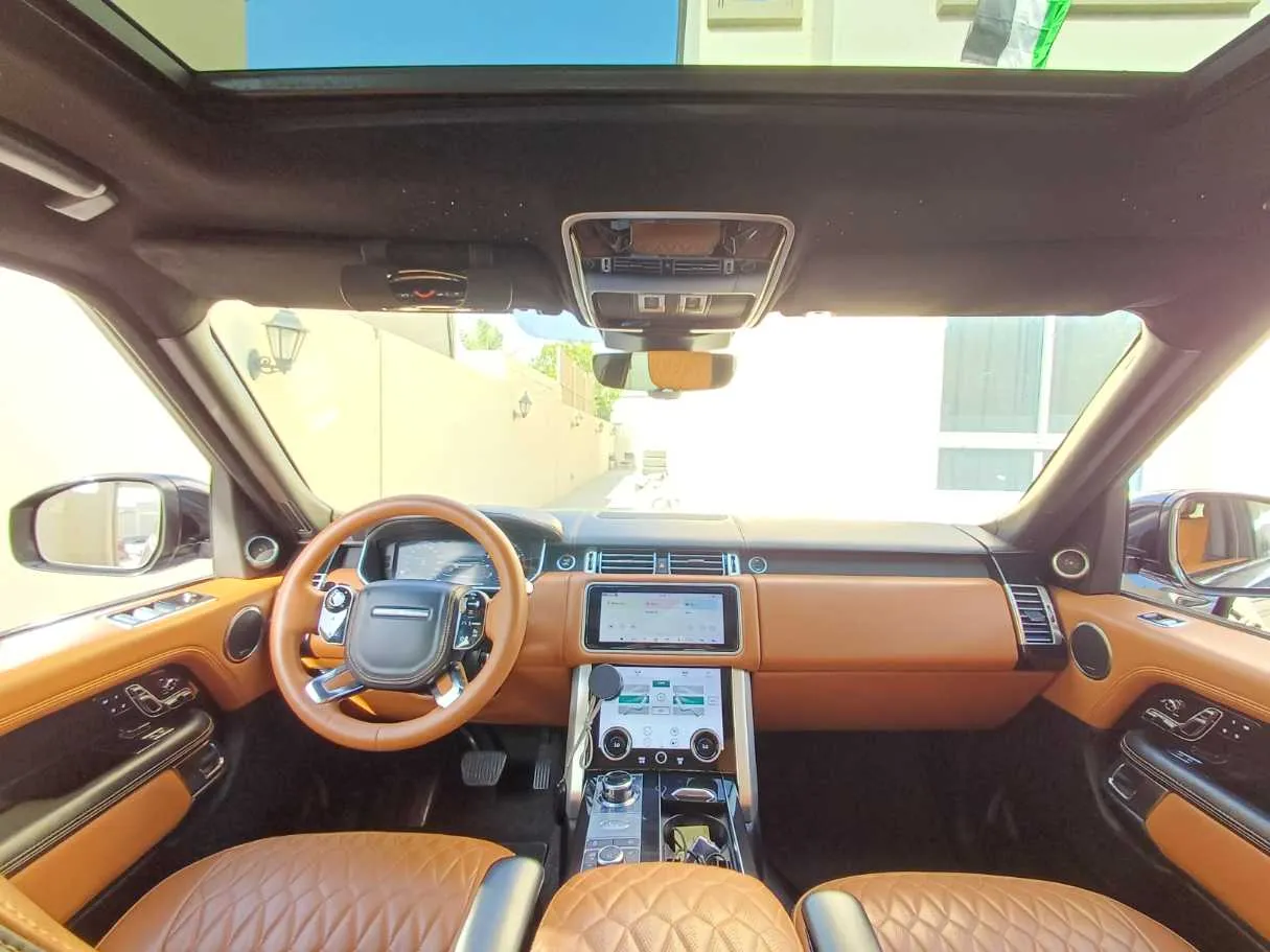 Car image 18