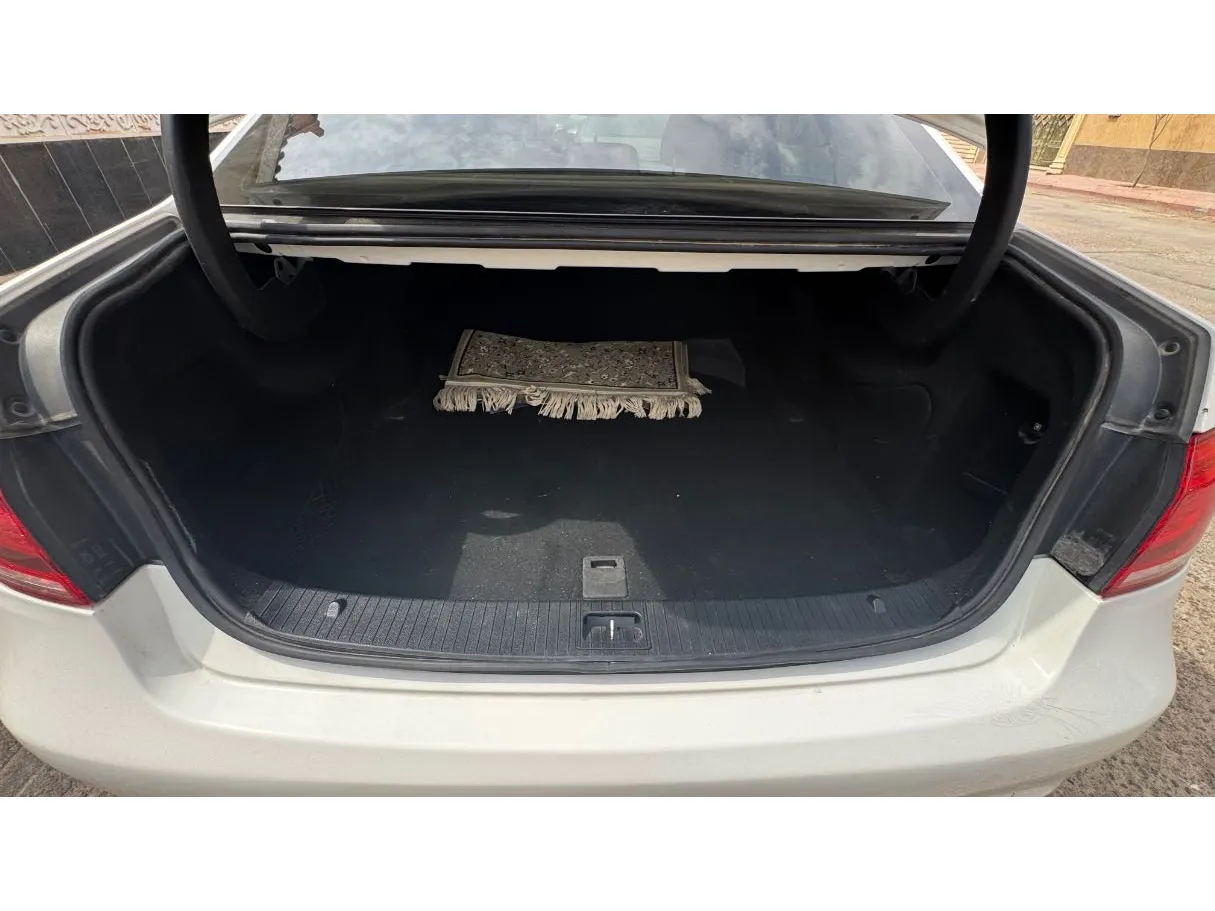 Car image 20