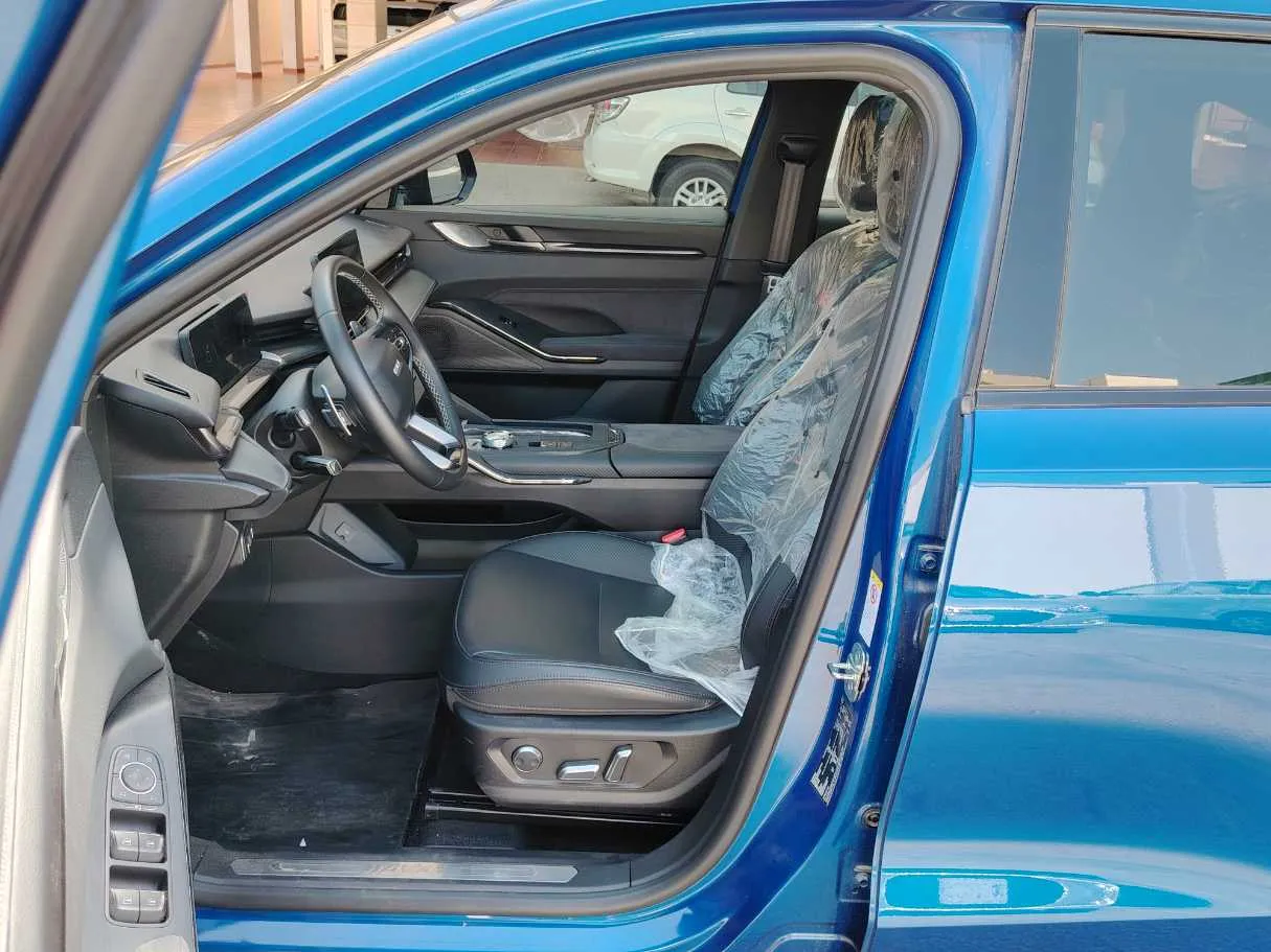 Car image 12