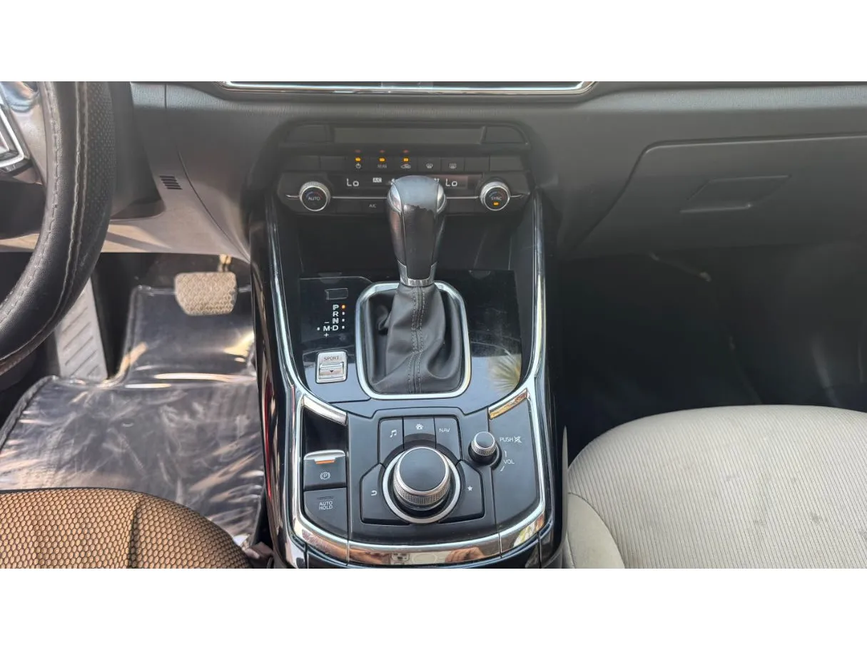 Car image 16