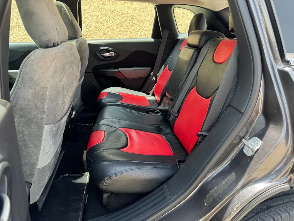 Car image 15