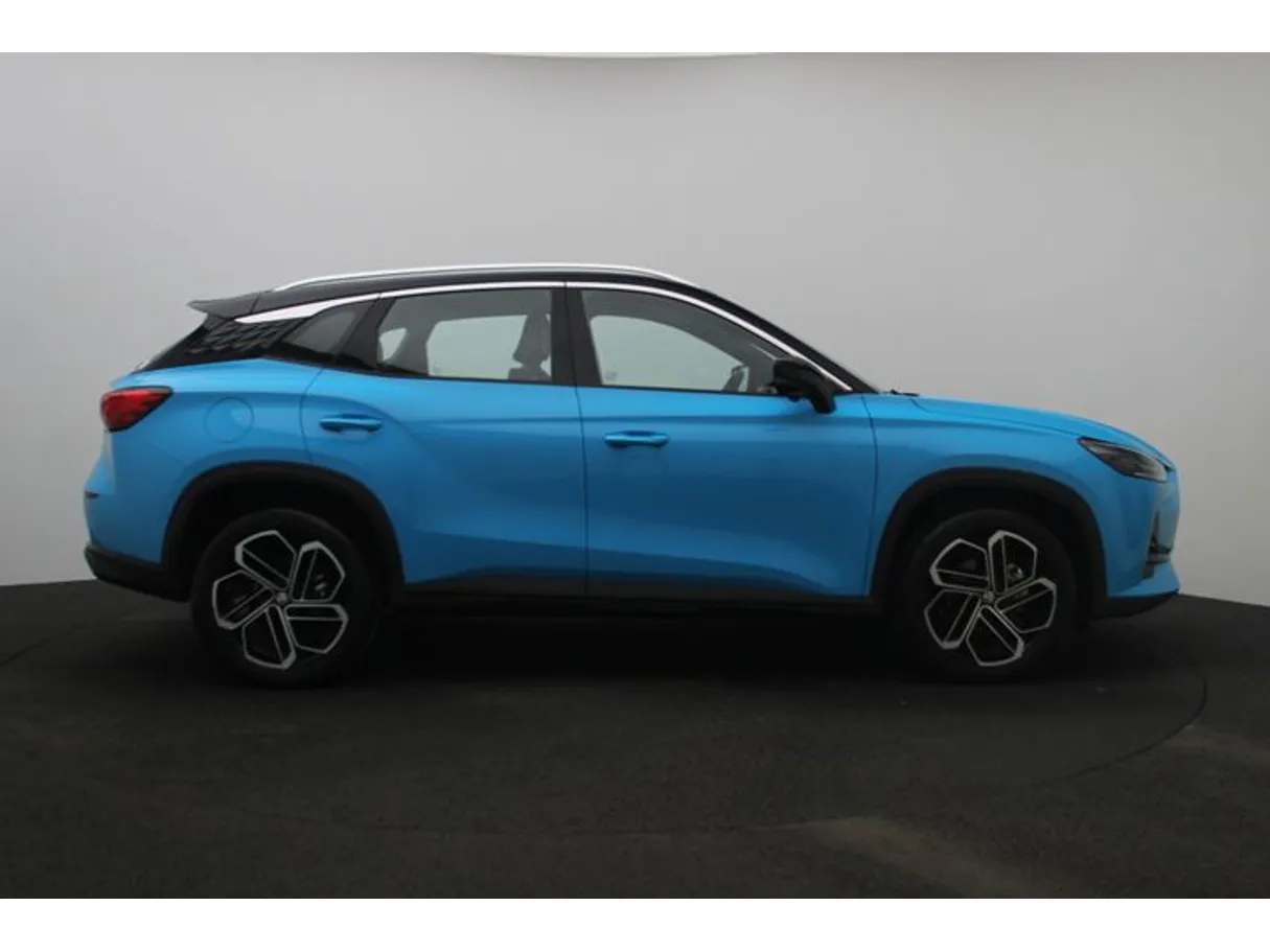 Car image 13