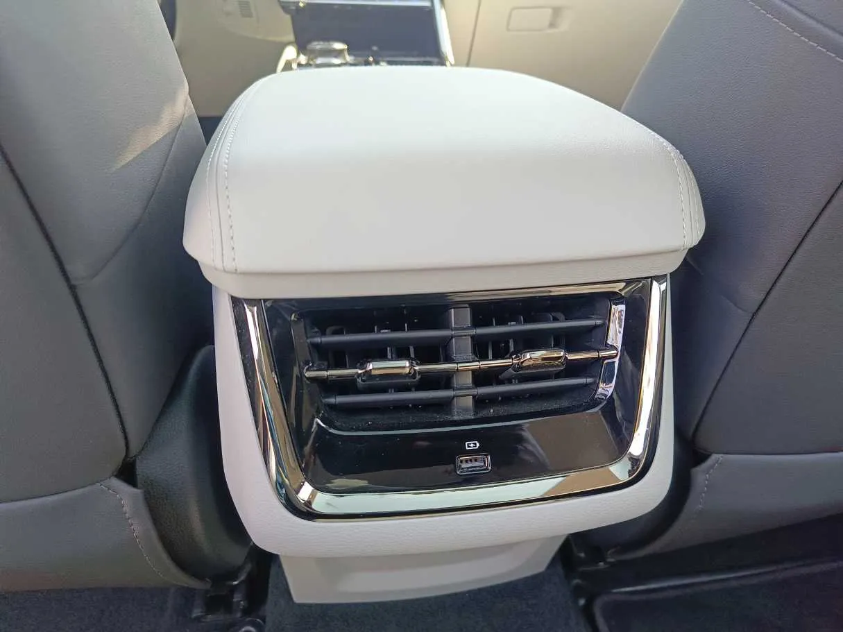 Car image 31