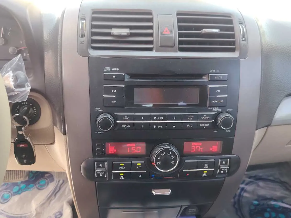 Car image 19