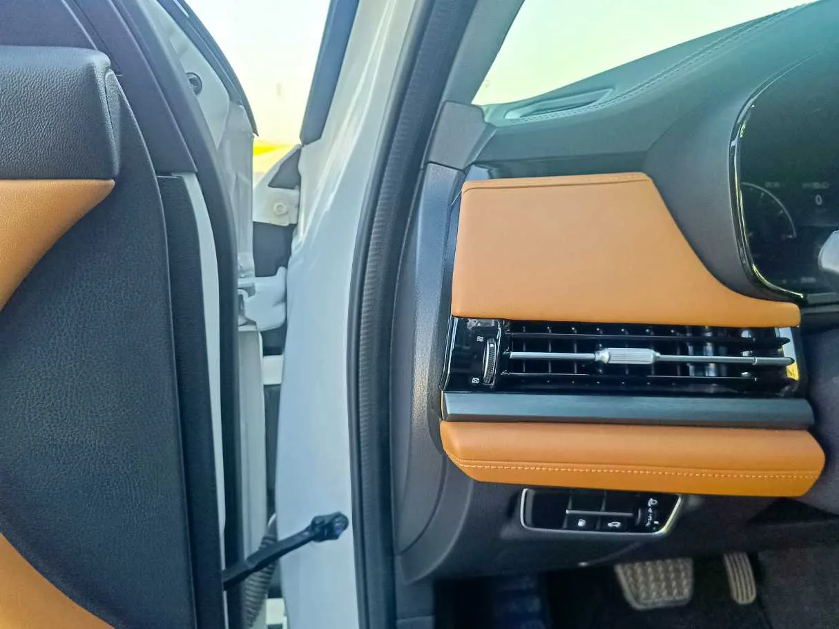 Car image 38