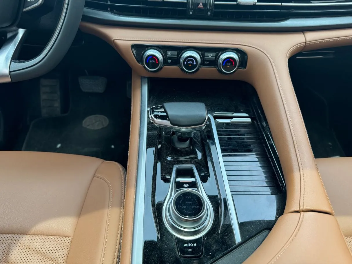 Car image 18