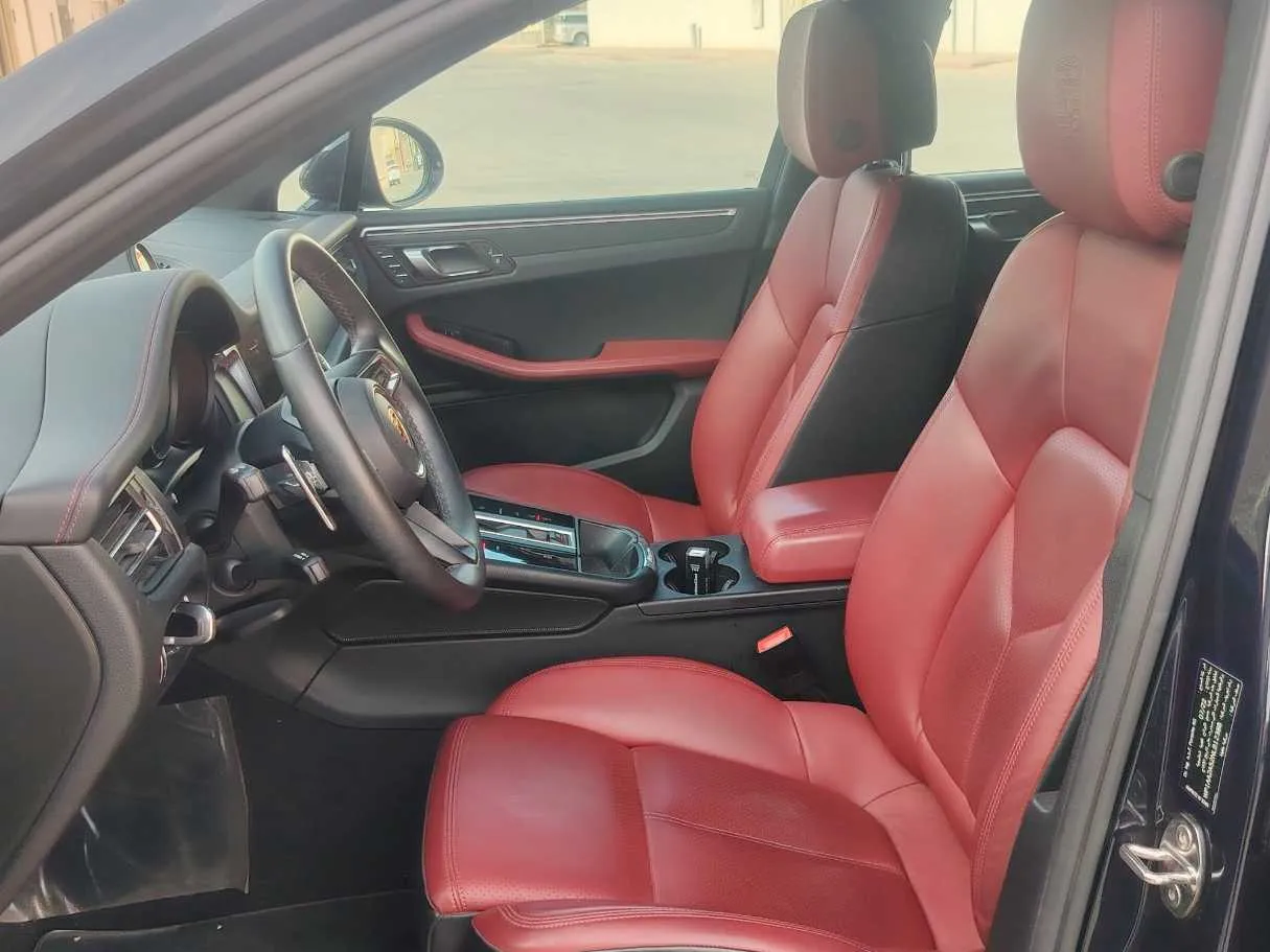 Car image 14