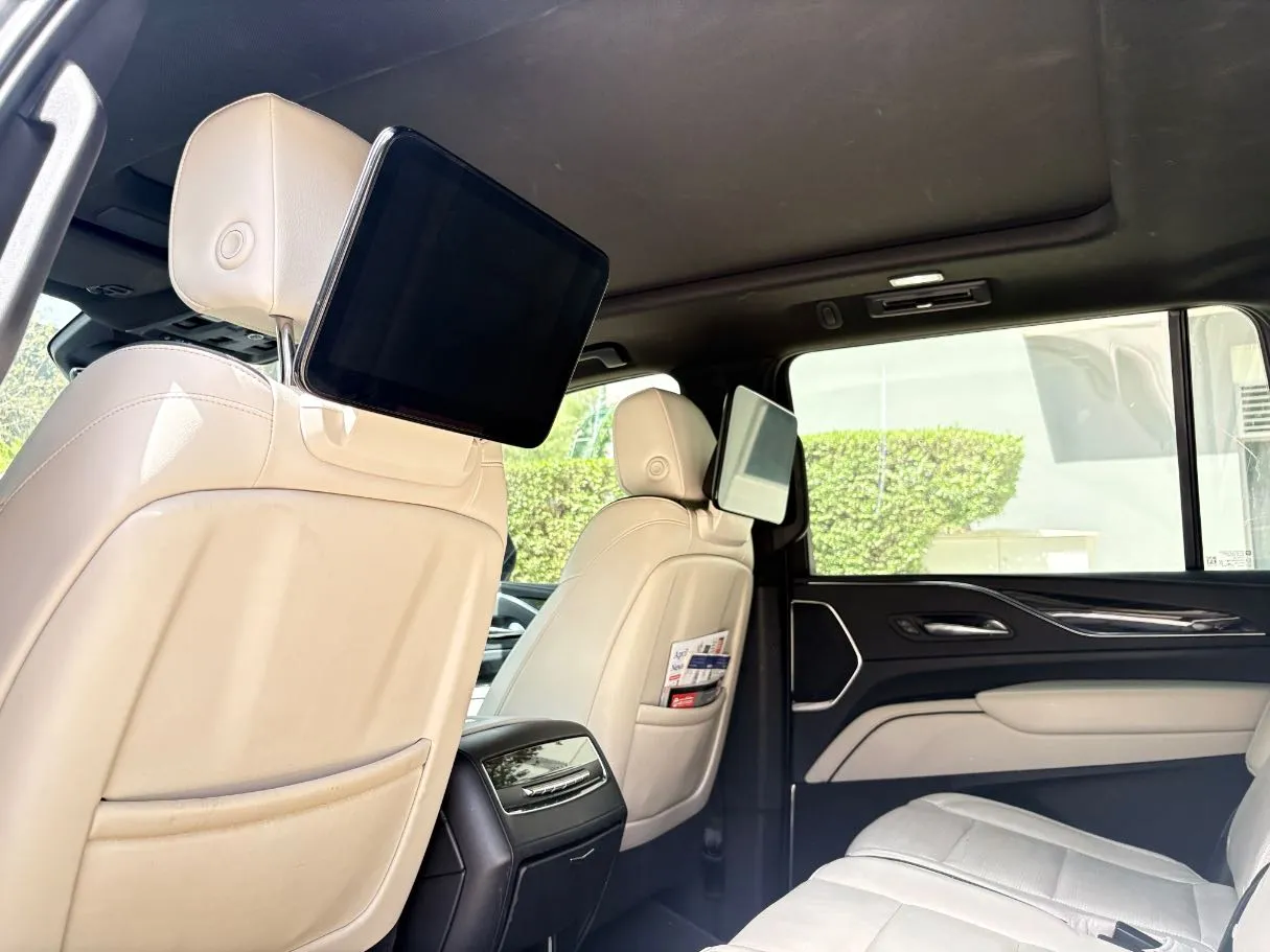 Car image 17