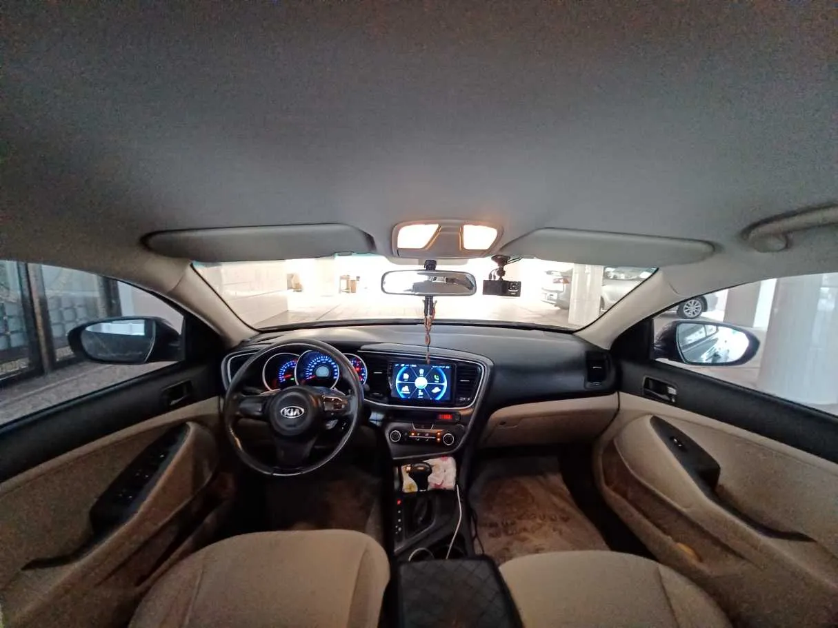 Car image 13