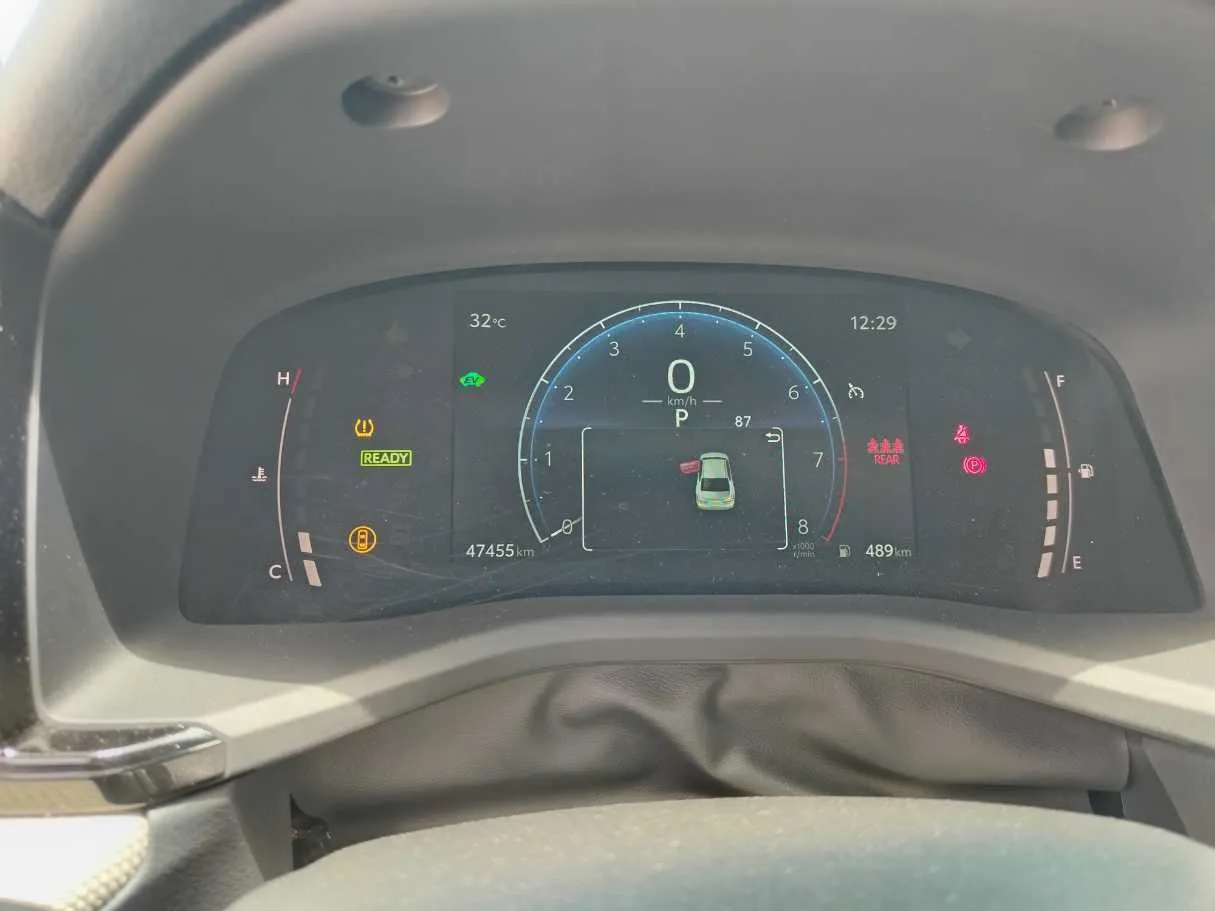 Car image 26