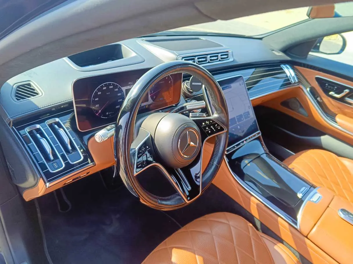 Car image 16