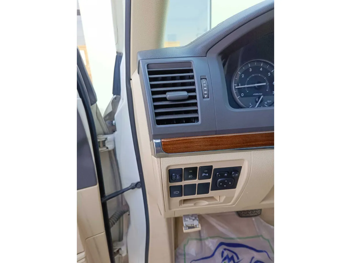 Car image 32