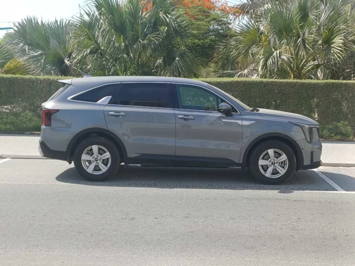 Car image 8