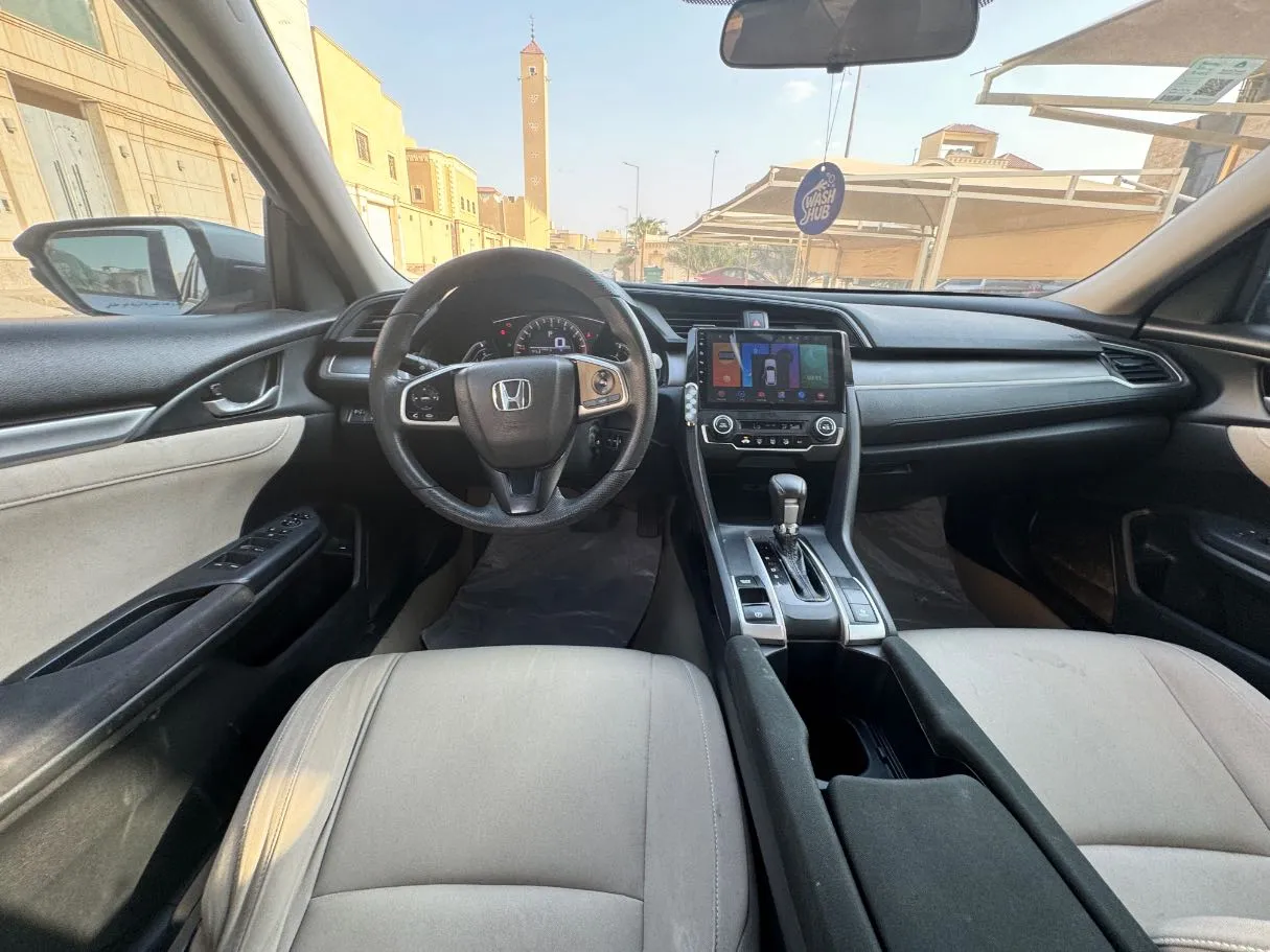 Car image 15