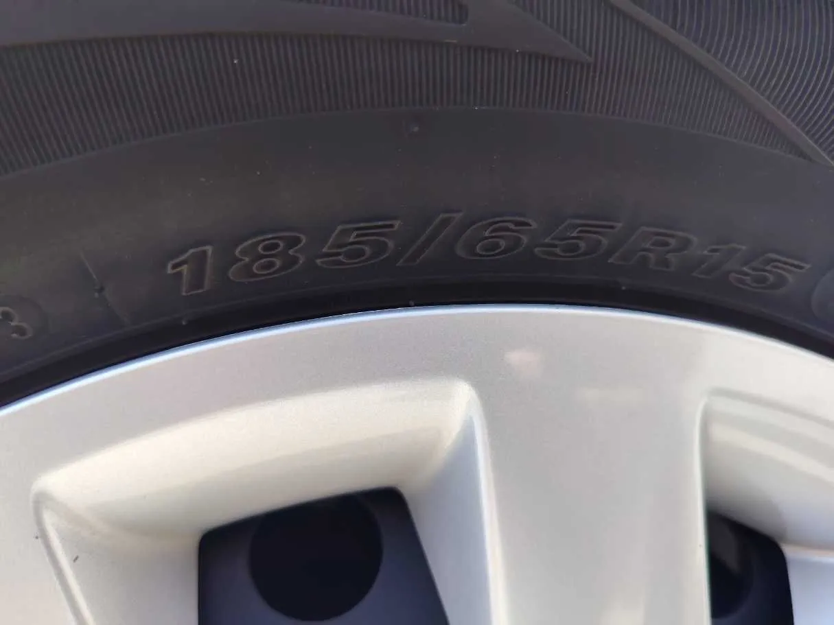 Car image 28