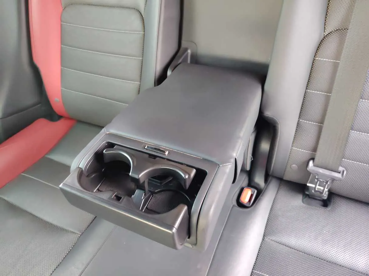 Car image 28