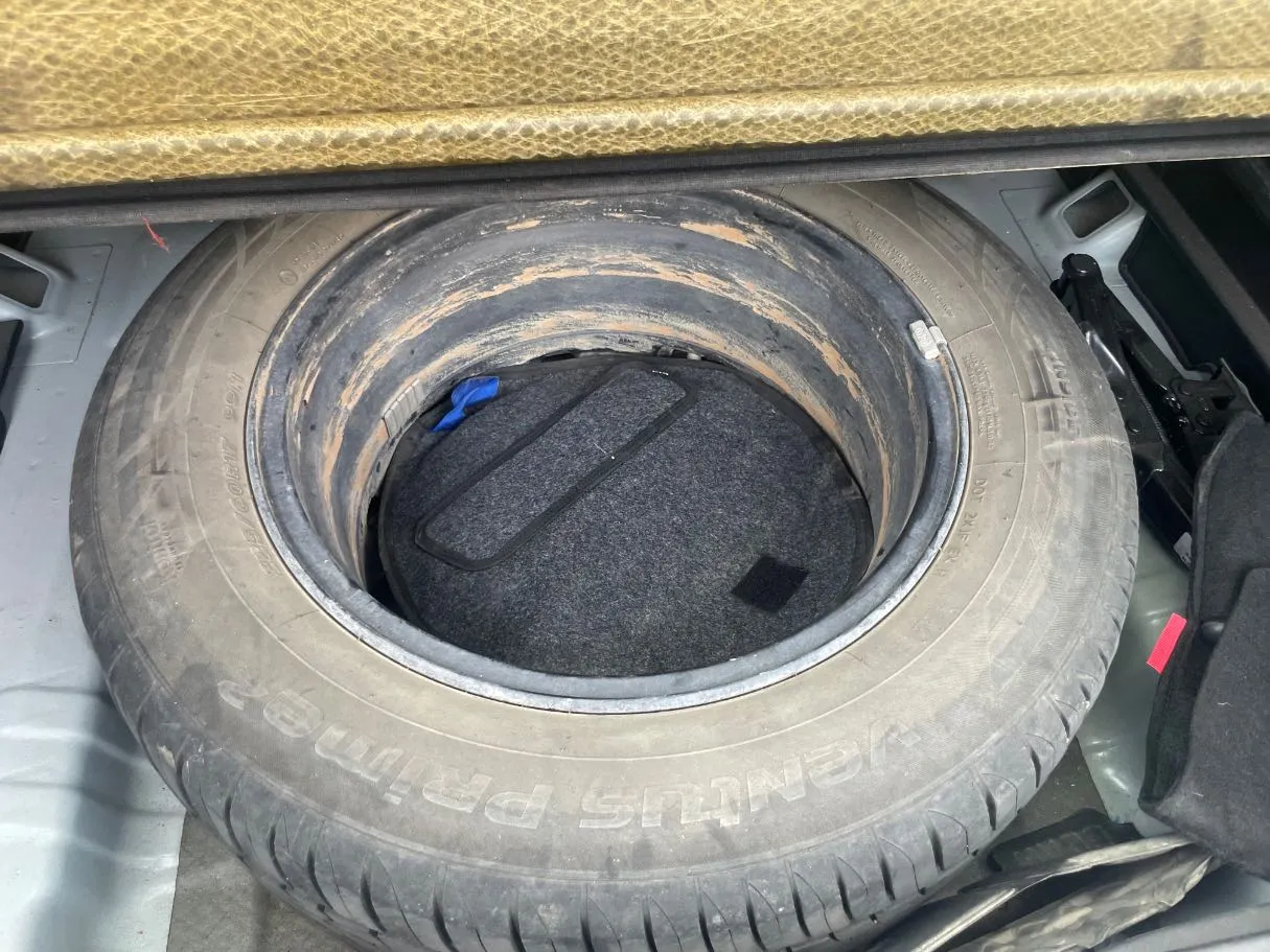 Car image 23