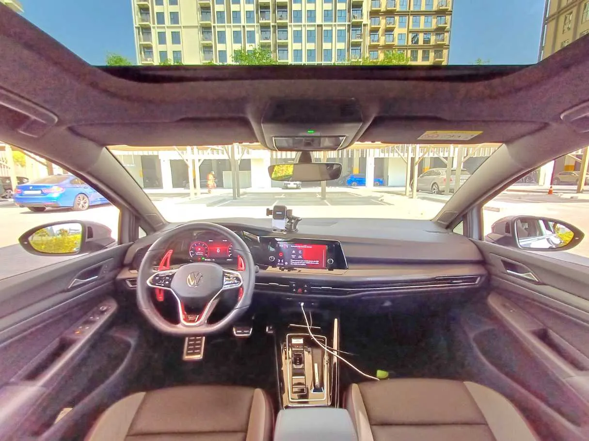 Car image 17