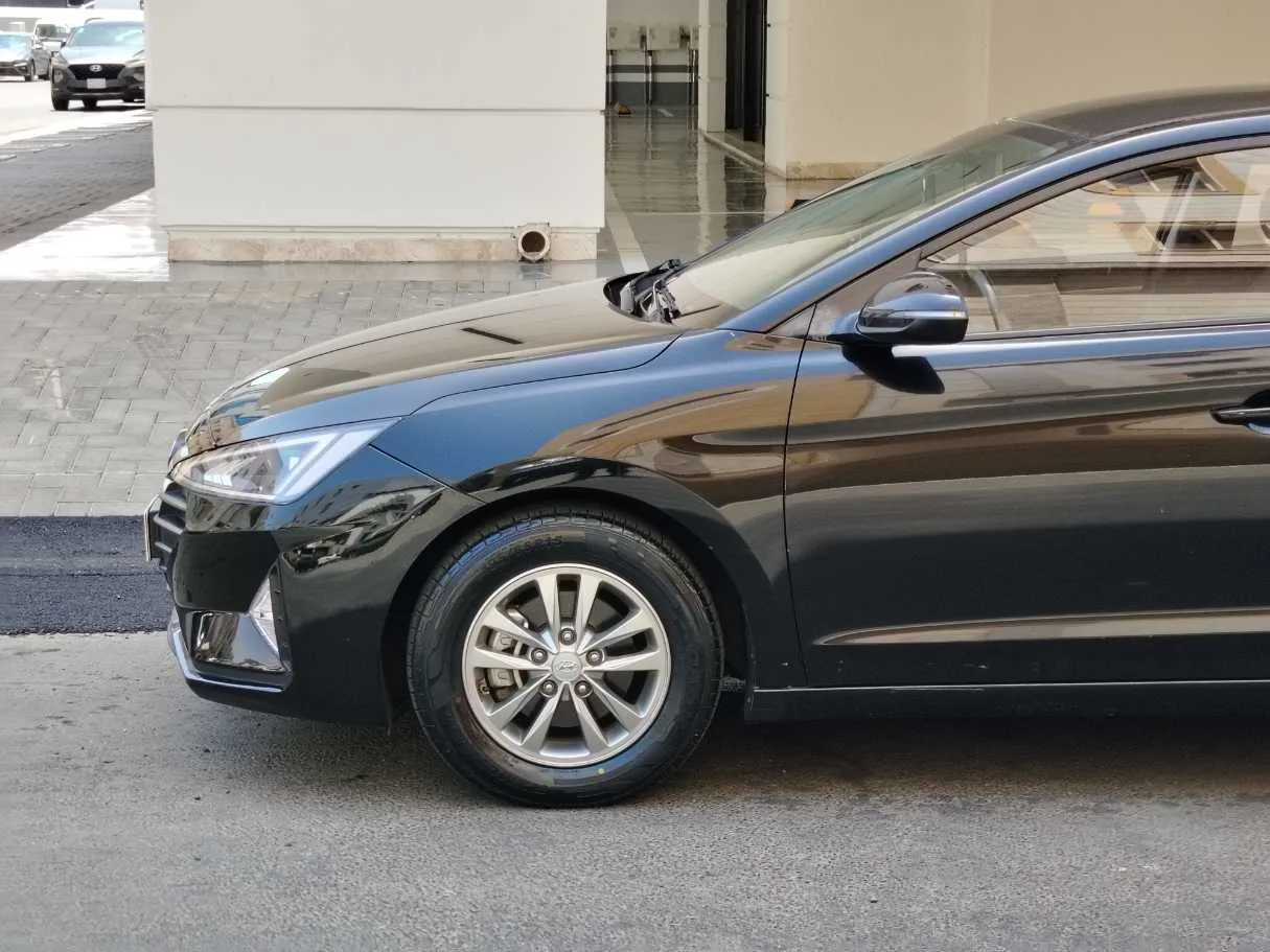 Car image 9