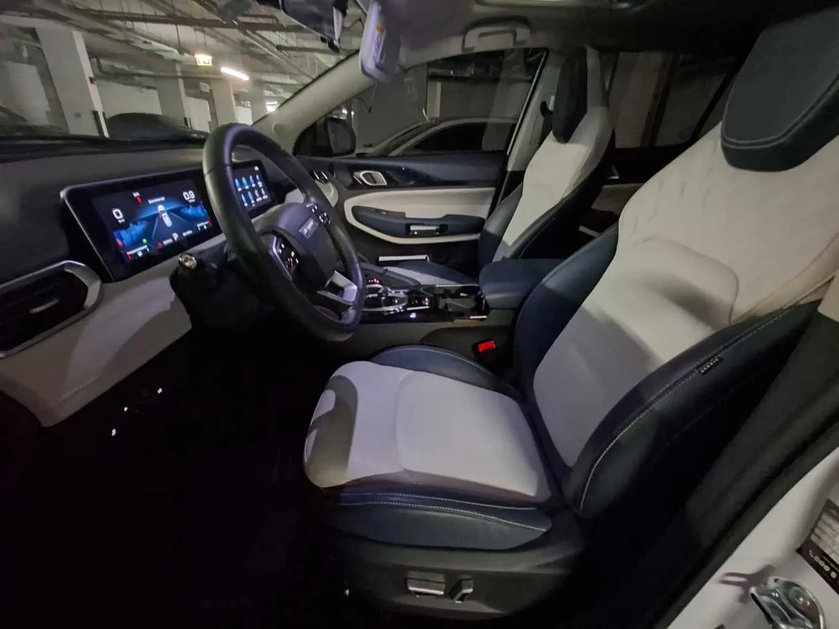 Car image 8