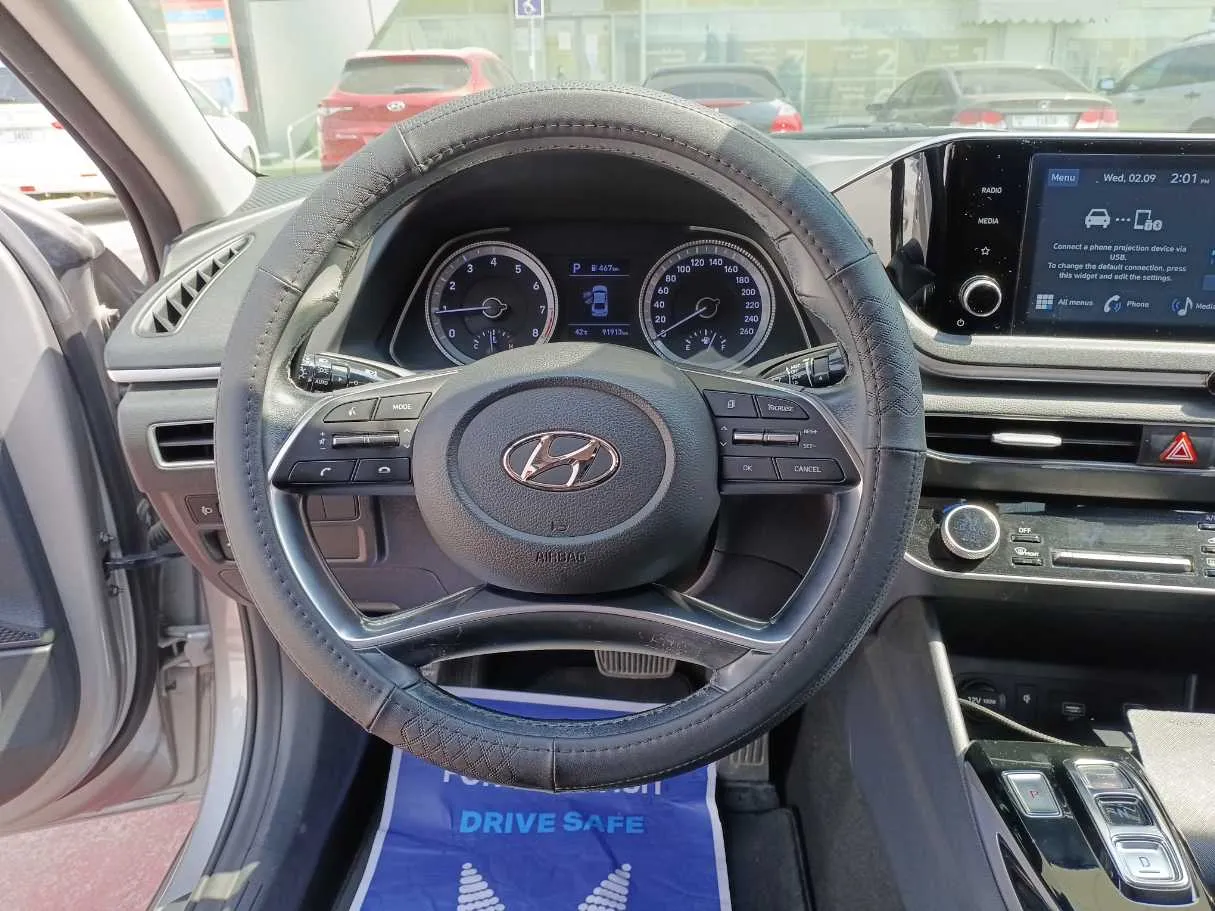 Car image 14