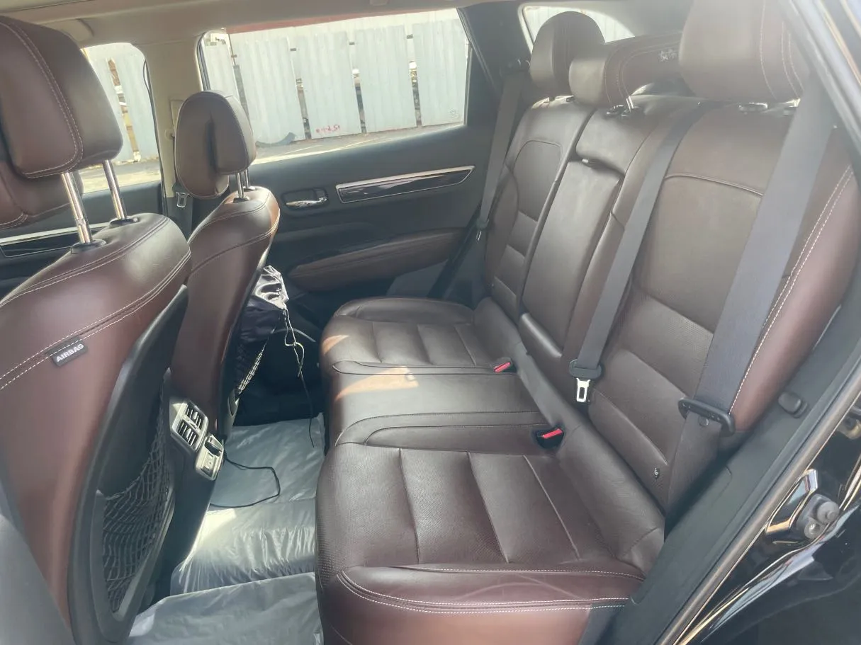 Car image 16