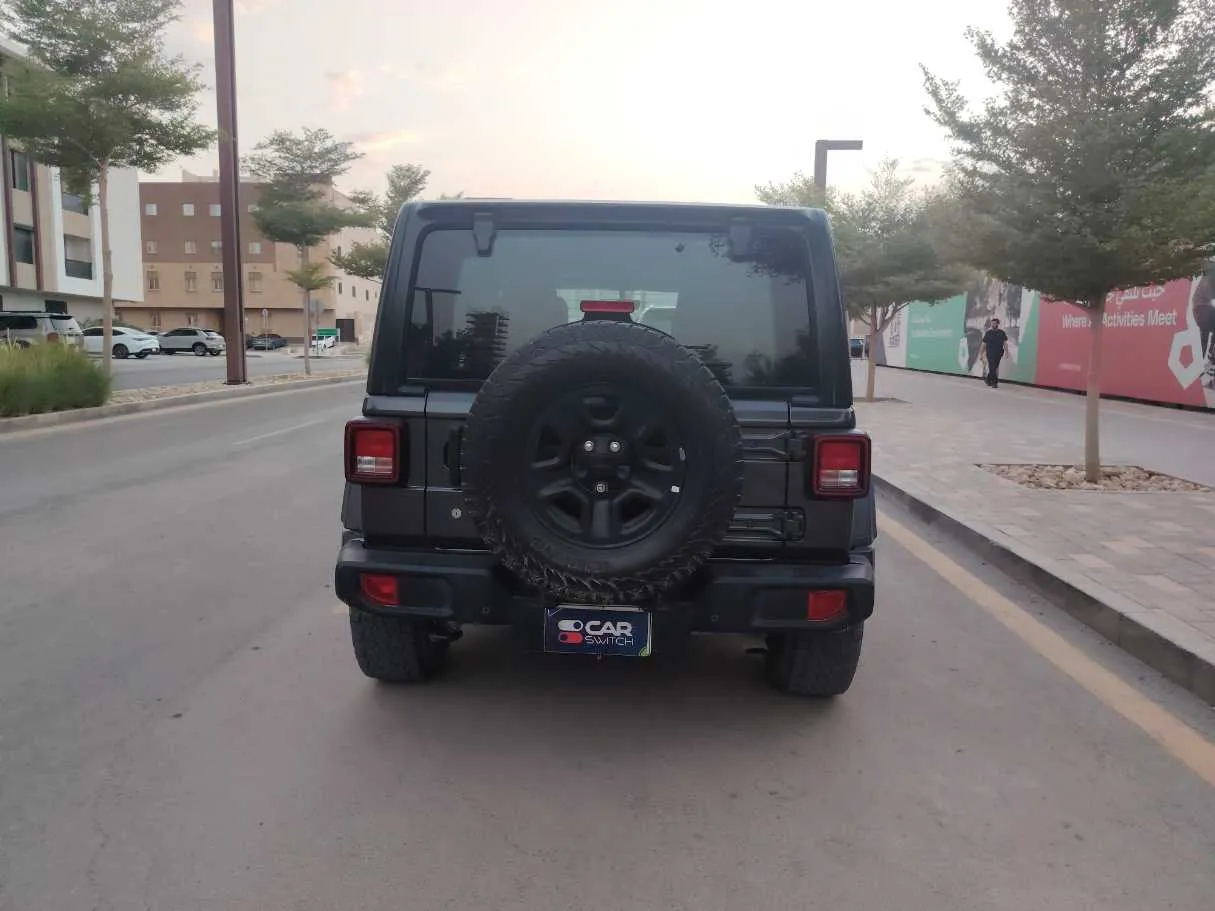 Car image 6