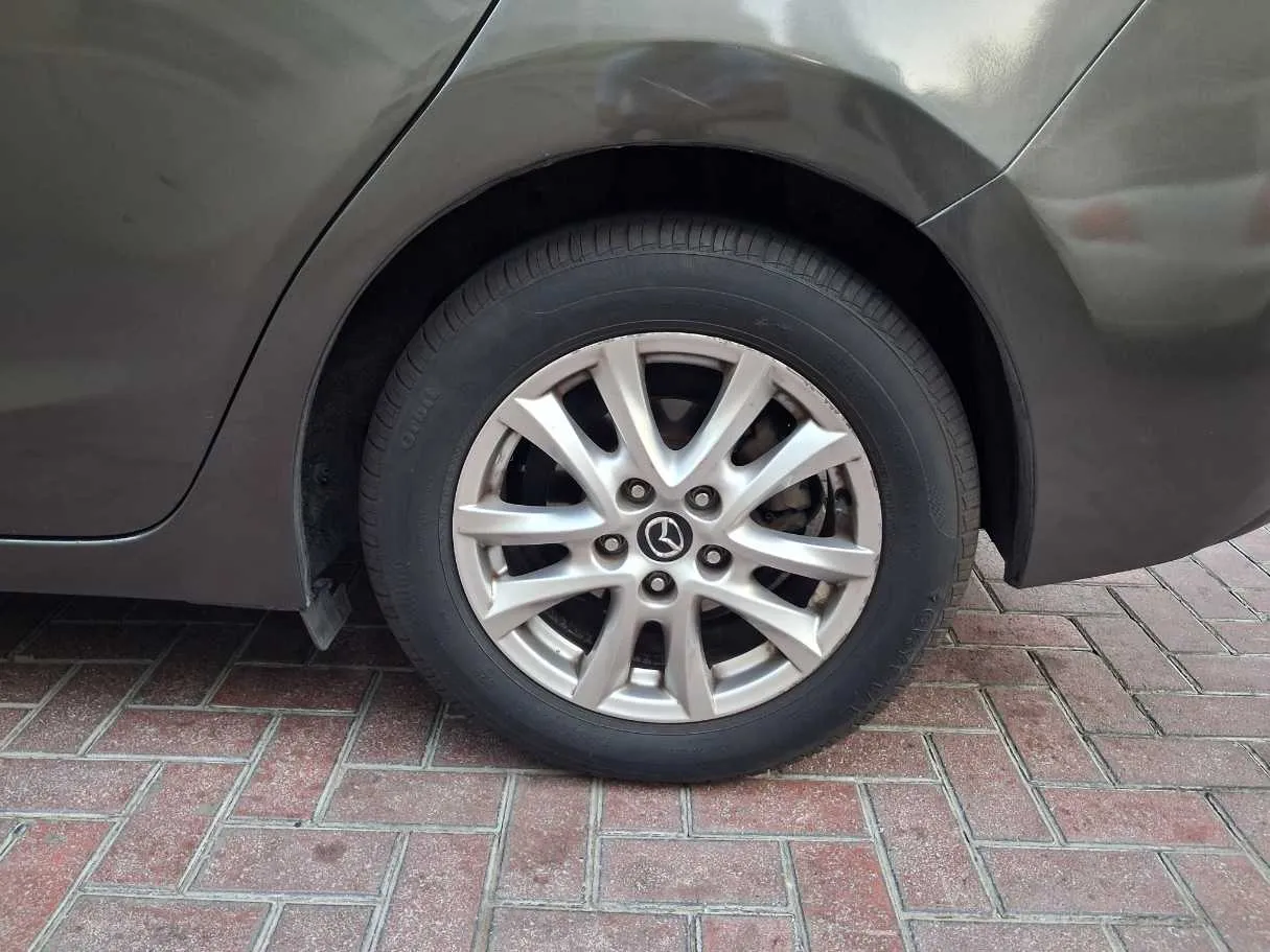 Car image 9