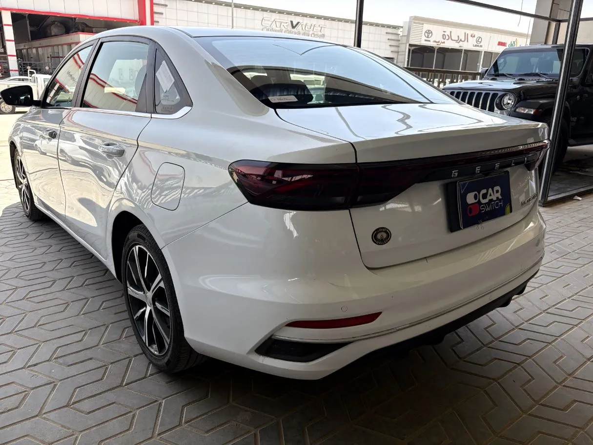 Car image 7