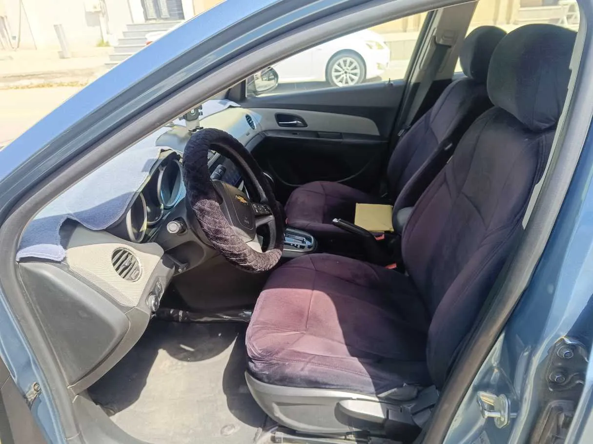 Car image 14