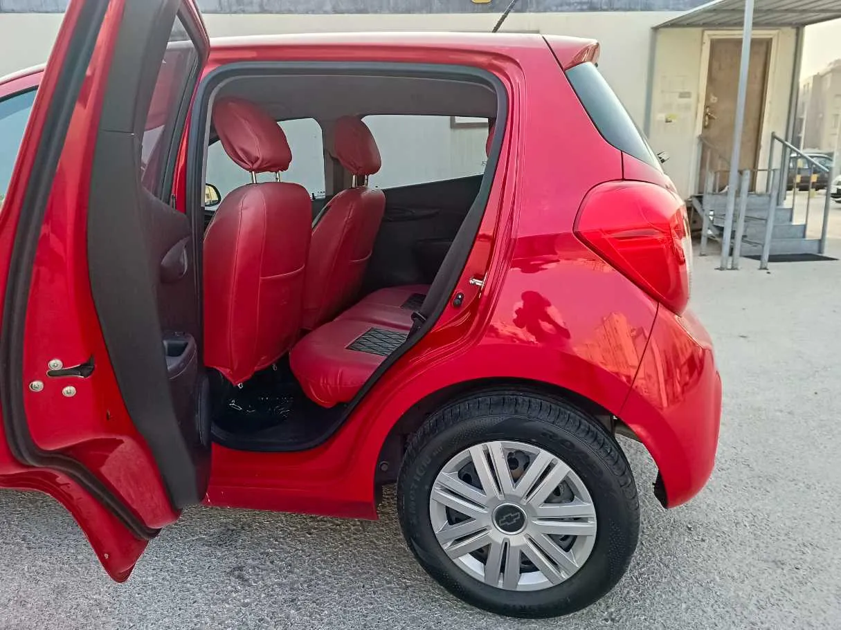 Car image 15
