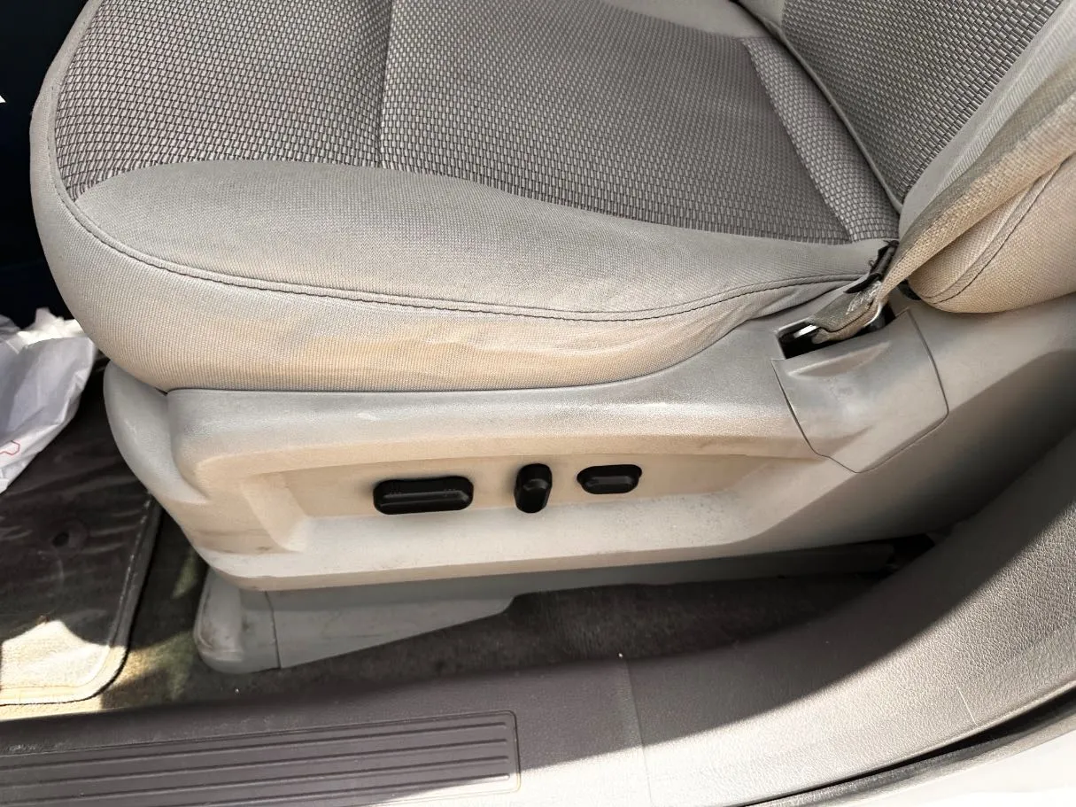Car image 27
