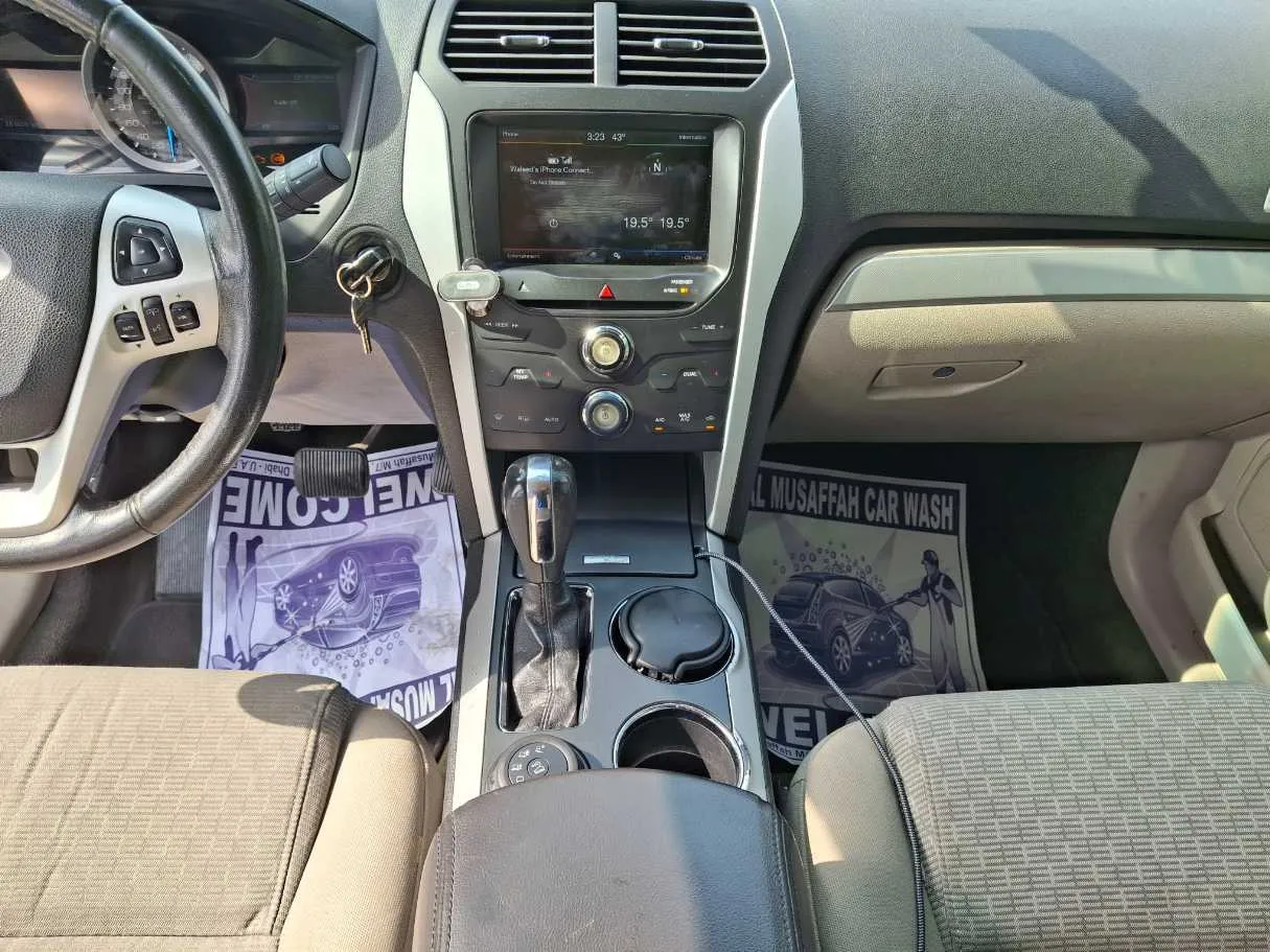 Car image 17