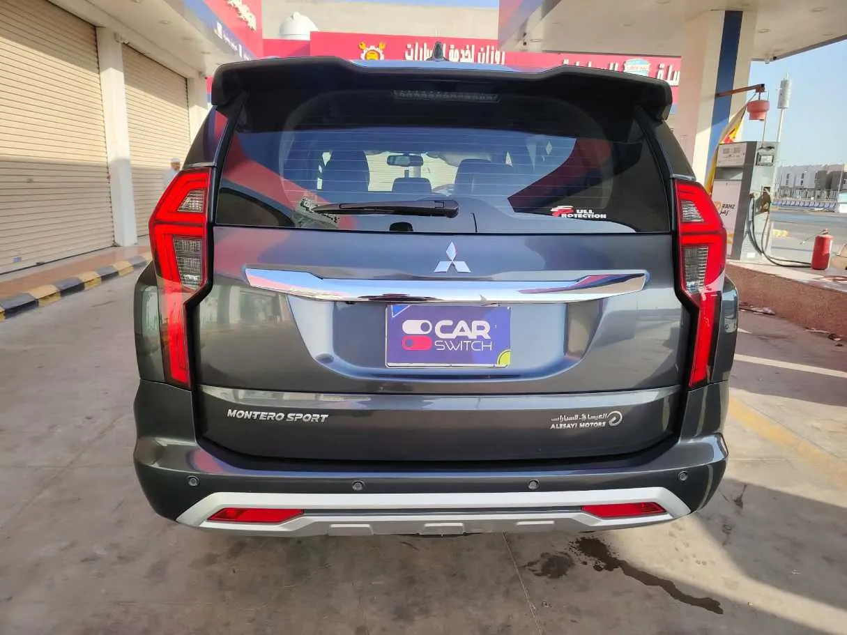 Car image 6