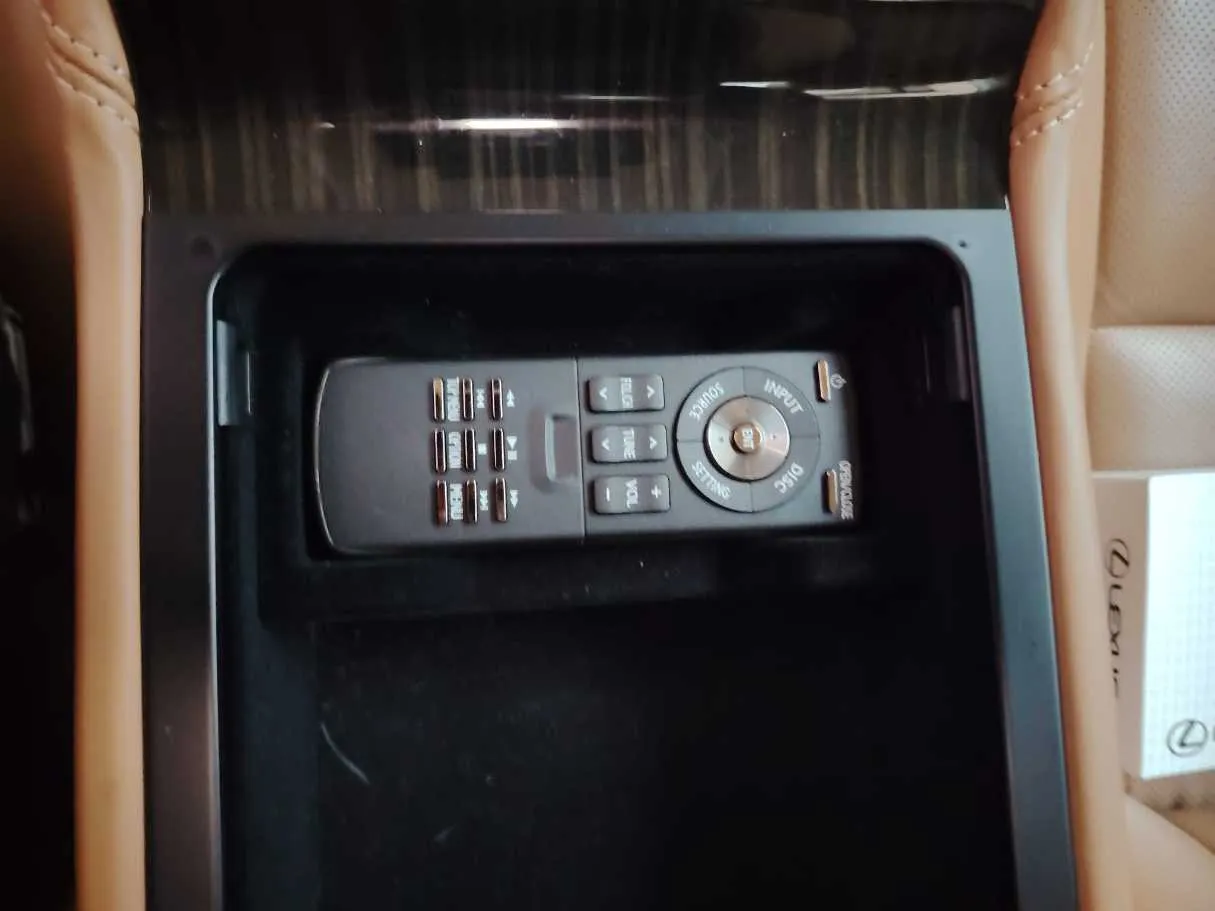 Car image 37