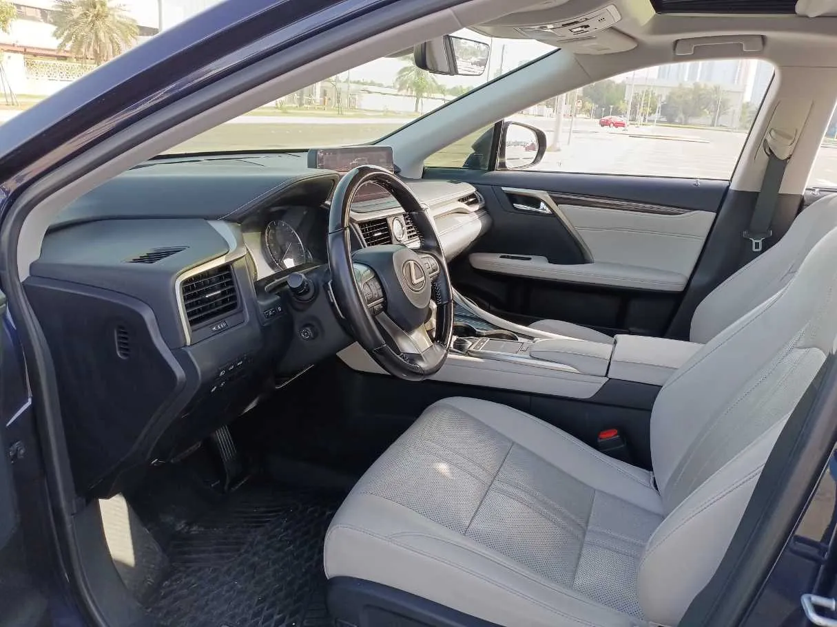 Car image 11