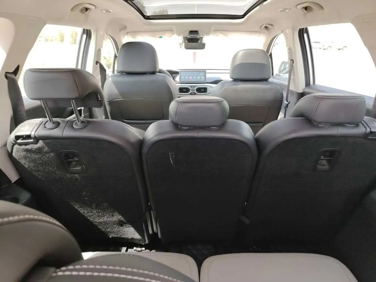 Car image 23