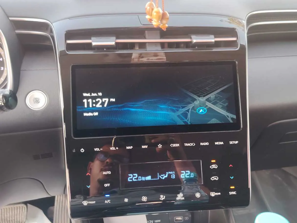 Car image 19