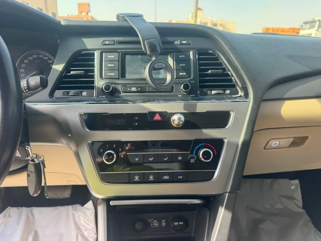Car image 16