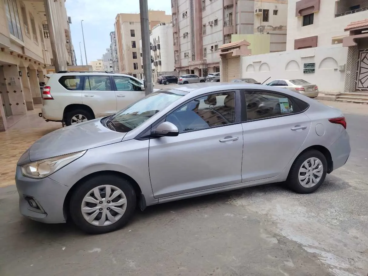Car image 8