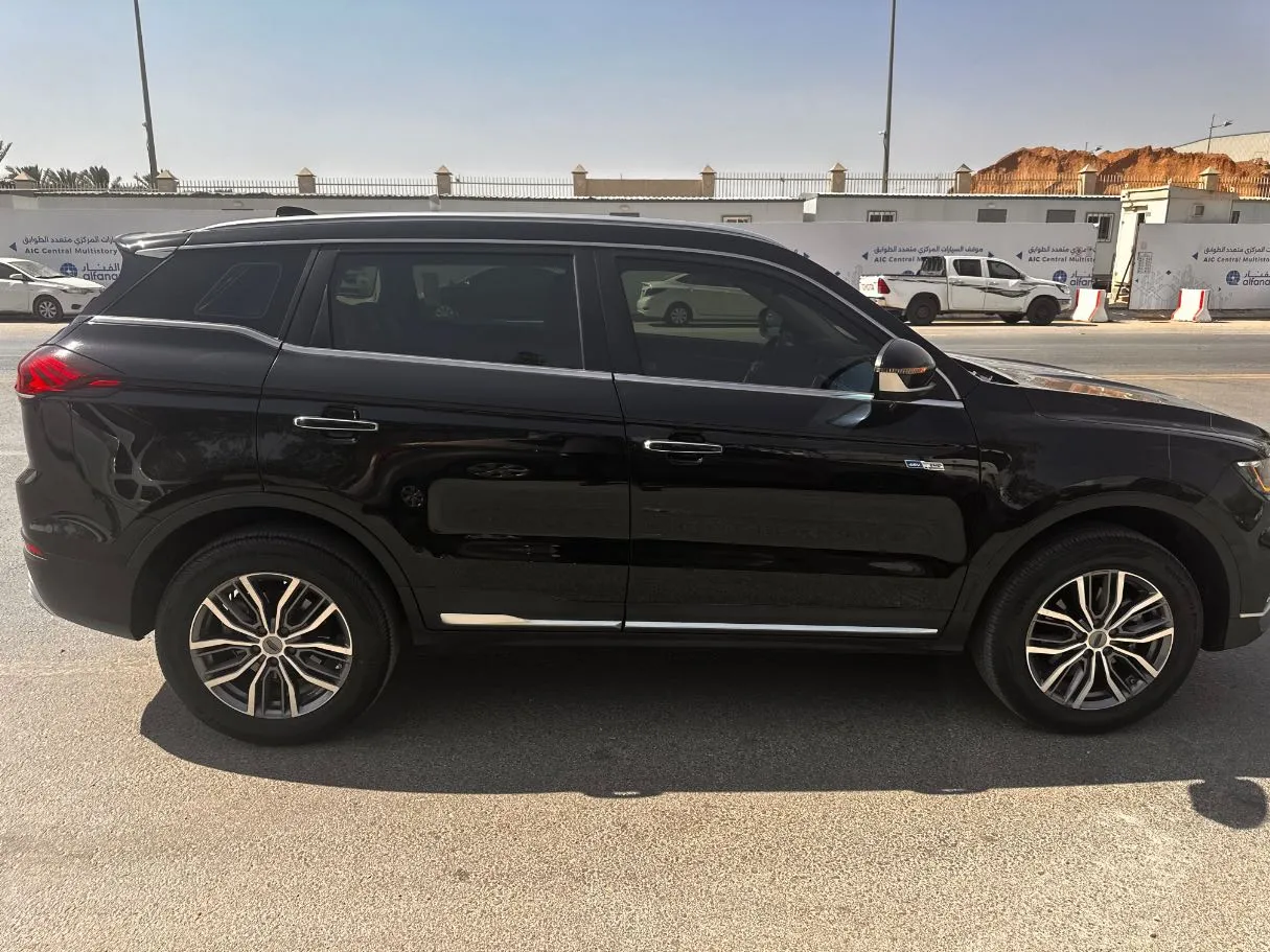 Car image 4
