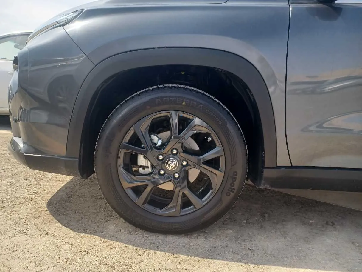 Car image 9