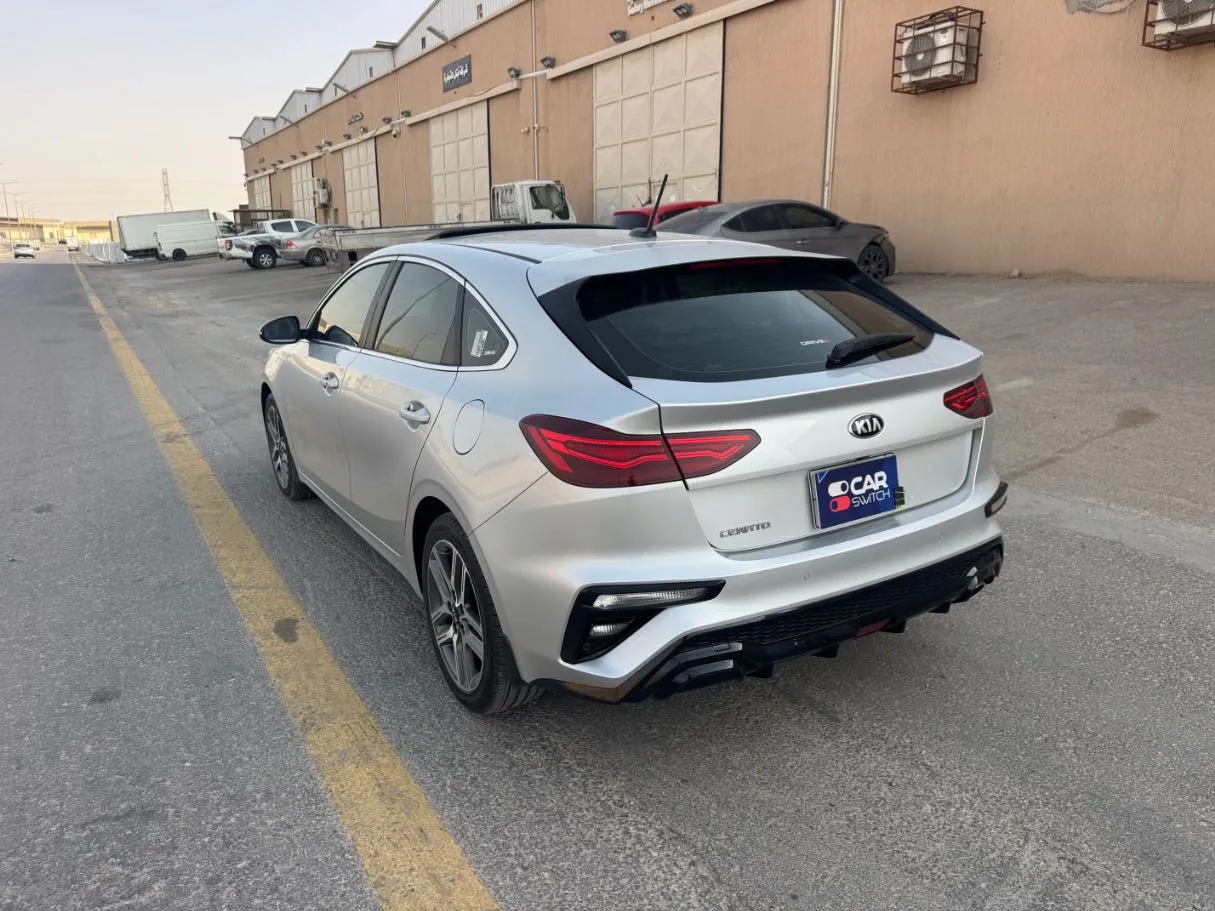 Car image 7
