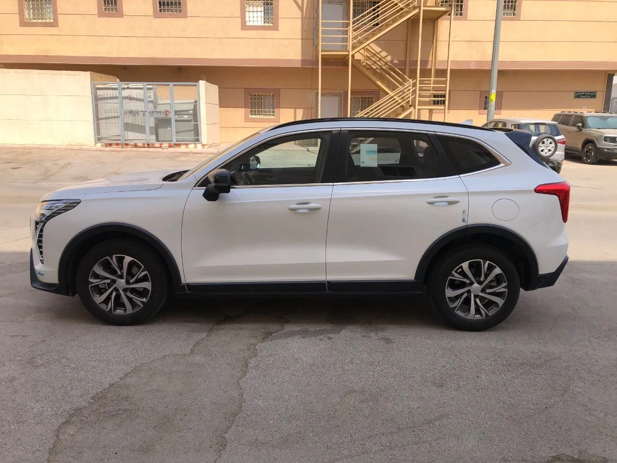 Car image 8