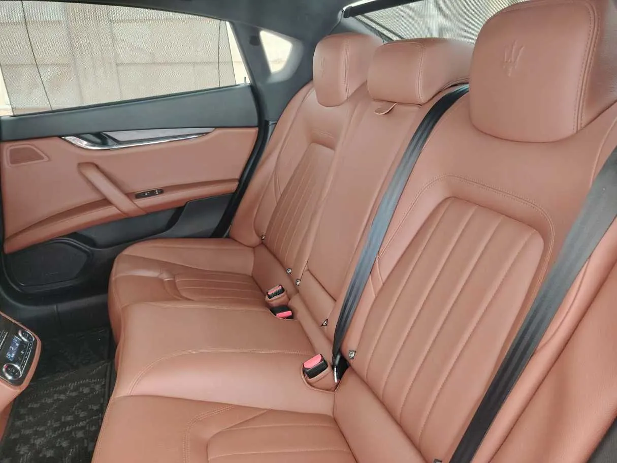 Car image 18